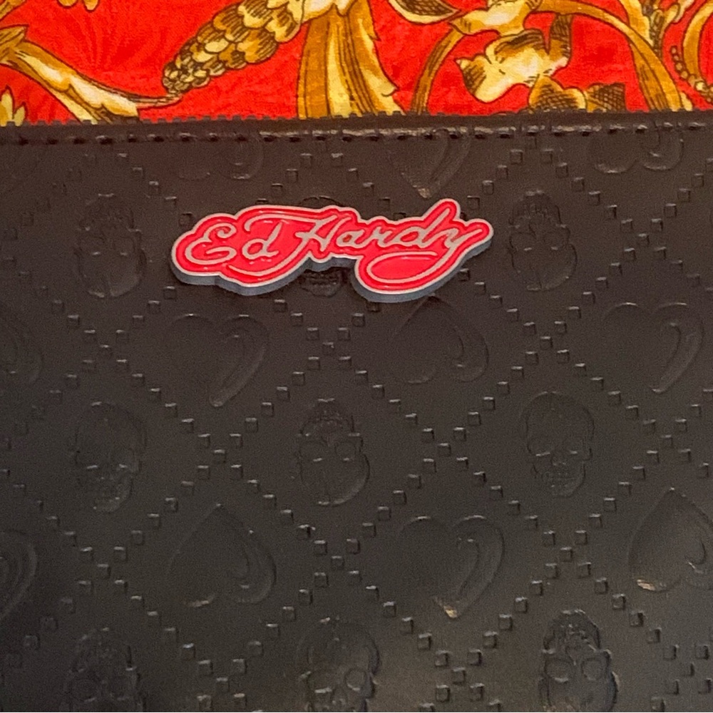 *NWT* Ed Hardy Black Embossed Skull and Heart Wristlet Clutch - Picture 7 of 8